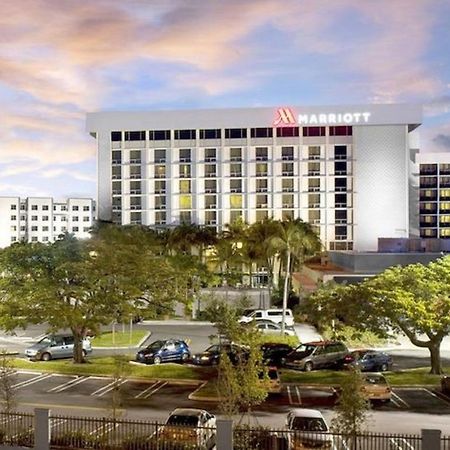 Готель Miami Airport Marriott Екстер'єр фото