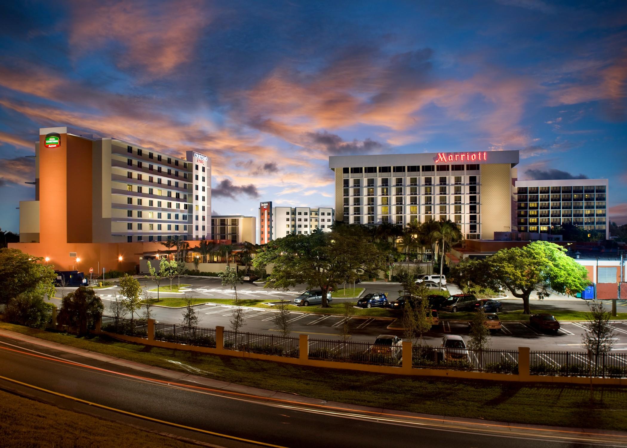 Готель Miami Airport Marriott Екстер'єр фото